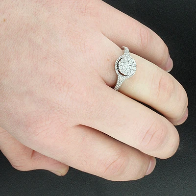 14K White Gold Diamond Cluster Ring 0.67ct 3 14K White Gold Diamond Cluster Ring 0.67ct - Image 3