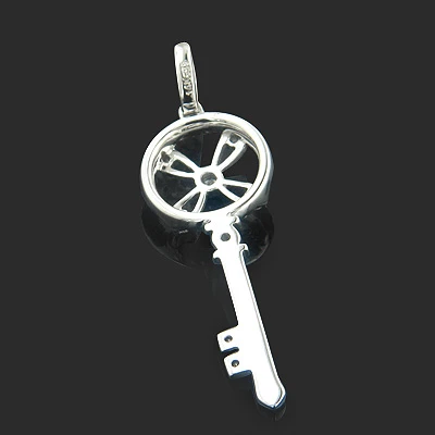 14K White Gold White Black Diamond Key Pendant 0.49ct 2 14K White Gold White Black Diamond Key Pendant 0.49ct - Image 2